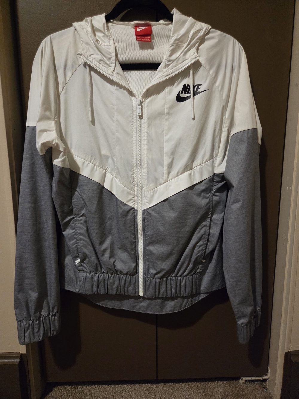 Nike Women's Windbreaker - White & Gray